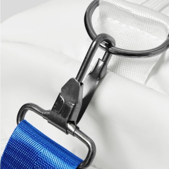 White gym bag - Picture 3 of 5